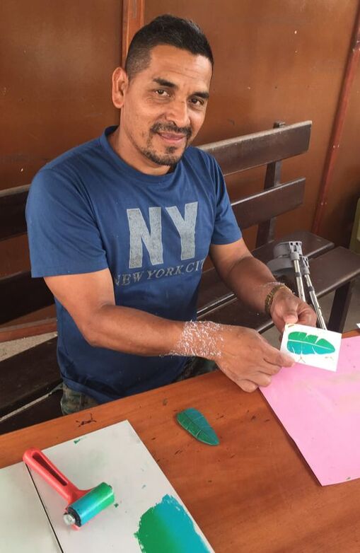 Mauro painting at Artizan Ecuador